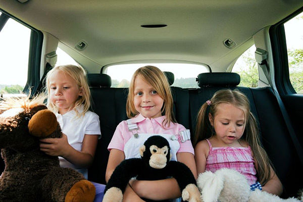 後部座席でもシートベルトをすべき3つの怖い理由 自動車保険ガイド